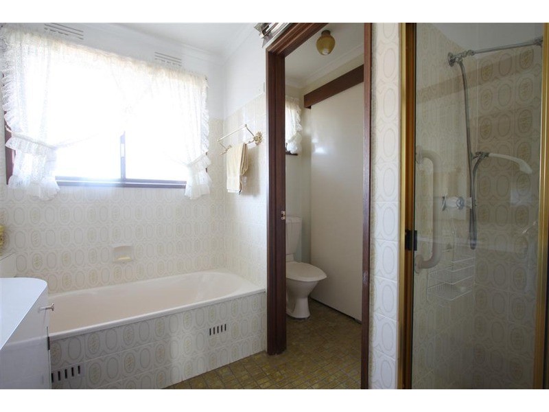 31 Merinda Crescent, Kooringal NSW 2650