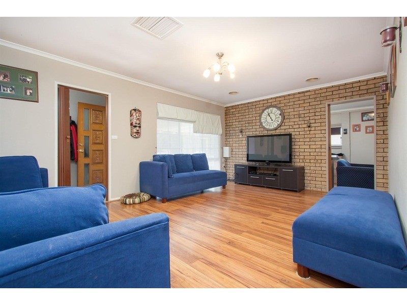 4 Angel Street, Lake Albert NSW 2650