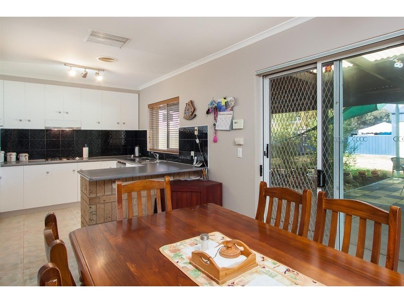 4 Angel Street, Lake Albert NSW 2650