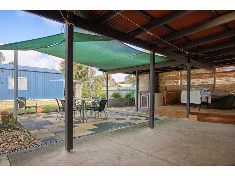 4 Angel Street, Lake Albert NSW 2650