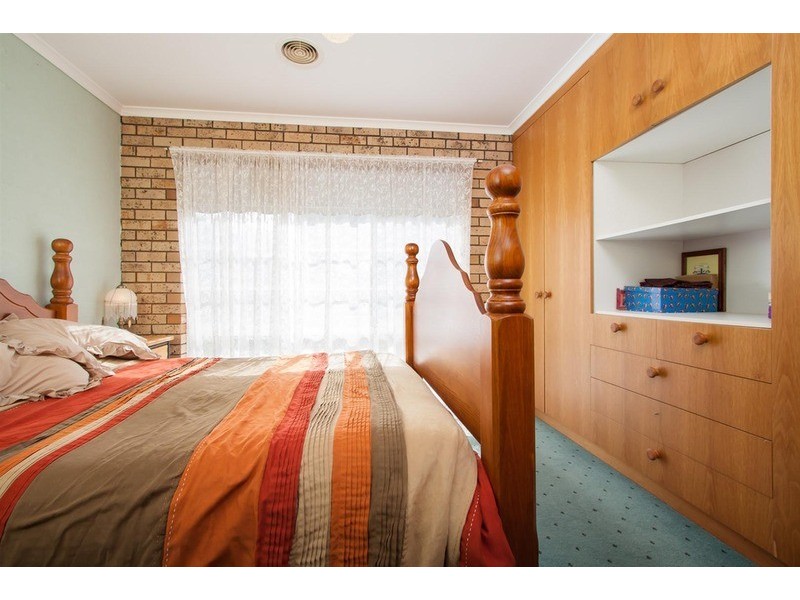 4 Angel Street, Lake Albert NSW 2650