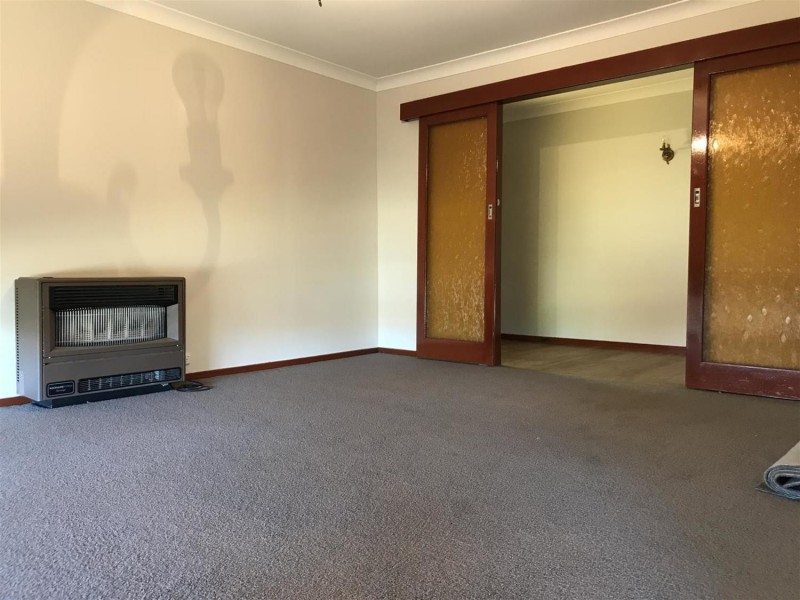 57 Pinaroo Drive, Glenfield Park NSW 2650