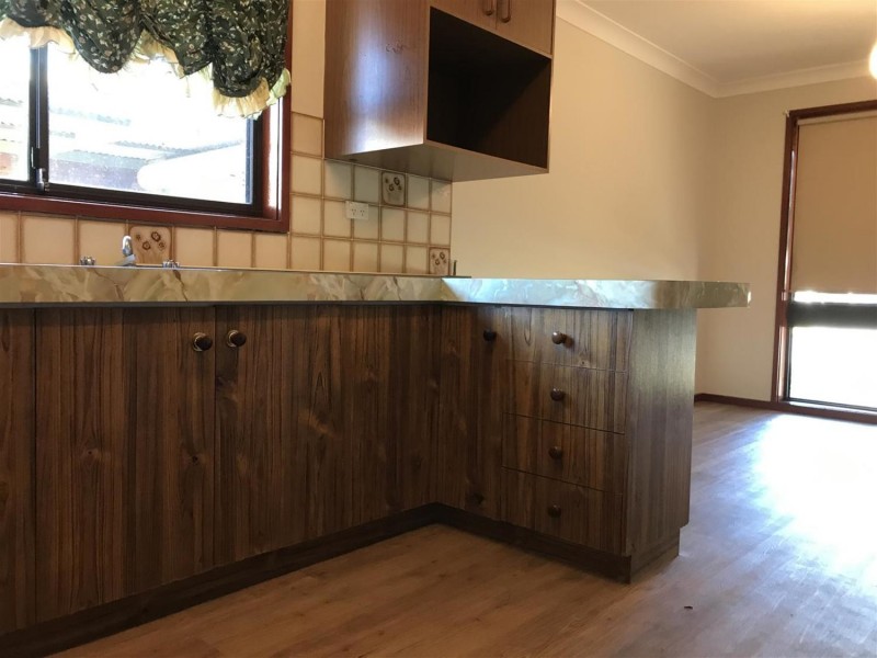 57 Pinaroo Drive, Glenfield Park NSW 2650