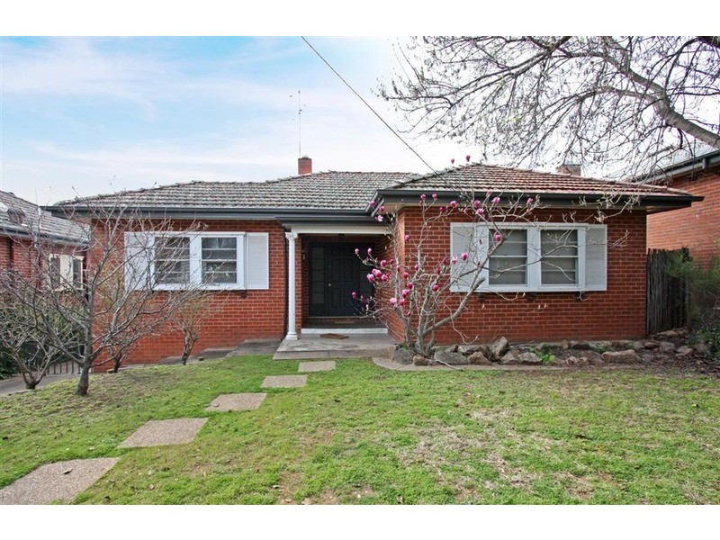 4 Grandview  Avenue, Turvey Park NSW 2650