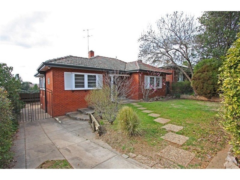 4 Grandview  Avenue, Turvey Park NSW 2650