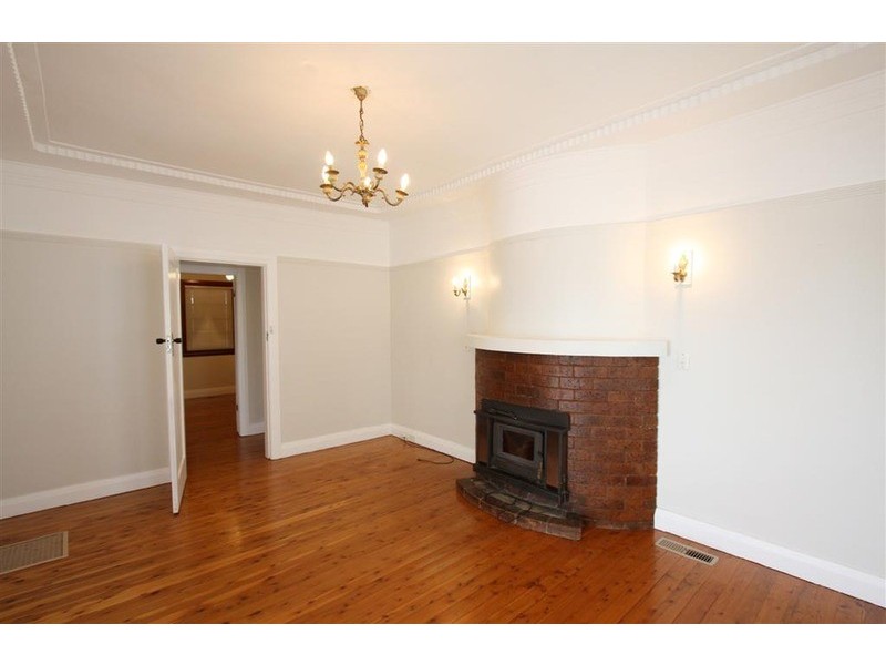 4 Grandview  Avenue, Turvey Park NSW 2650