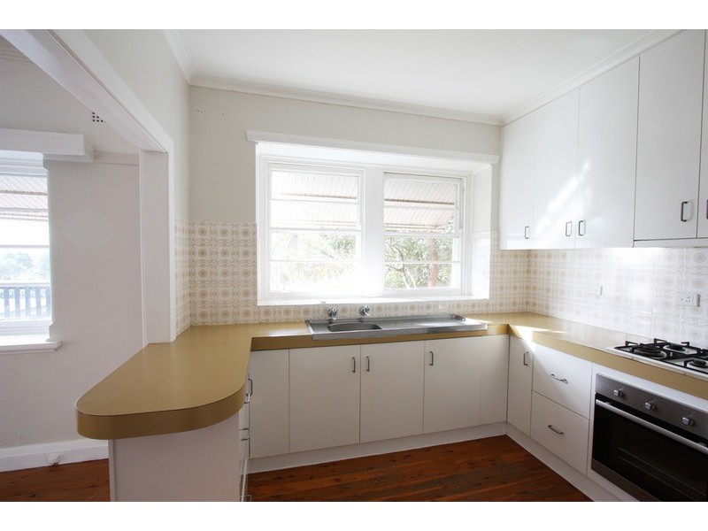 4 Grandview  Avenue, Turvey Park NSW 2650