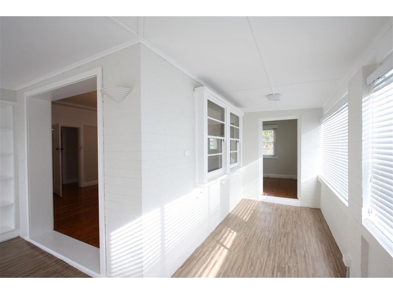 4 Grandview  Avenue, Turvey Park NSW 2650