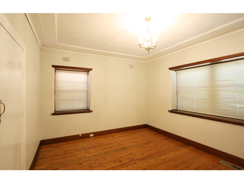 4 Grandview  Avenue, Turvey Park NSW 2650