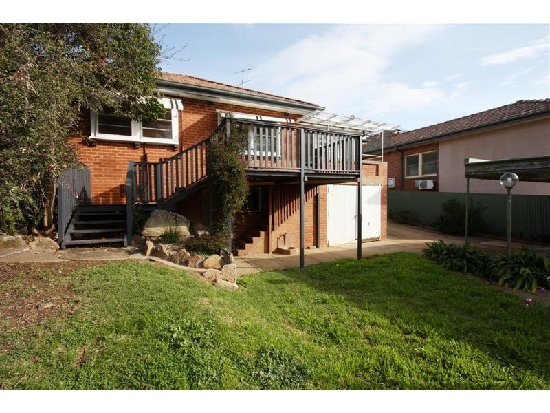 4 Grandview  Avenue, Turvey Park NSW 2650