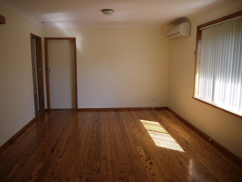 2/2 Raye Street, Tolland NSW 2650