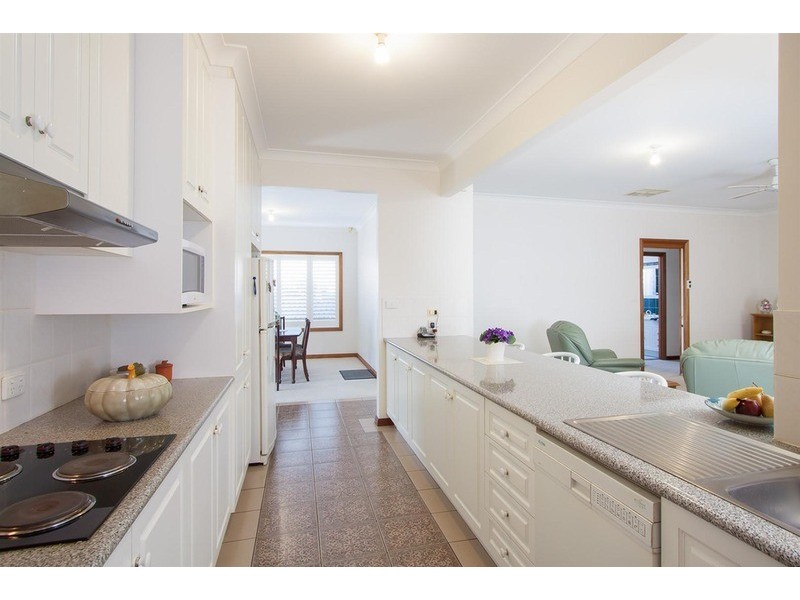 8 Tamar  Drive, Tatton NSW 2650