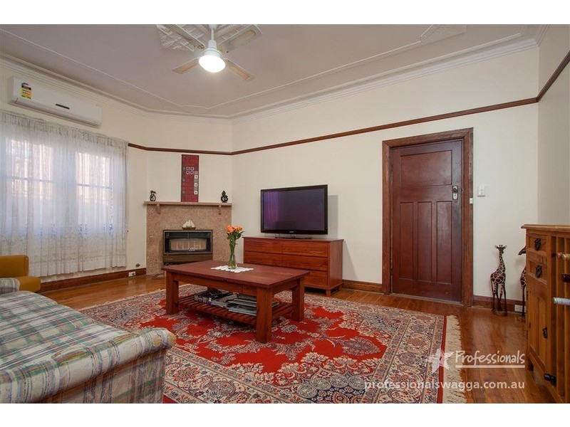6 Richard Street, Turvey Park NSW 2650