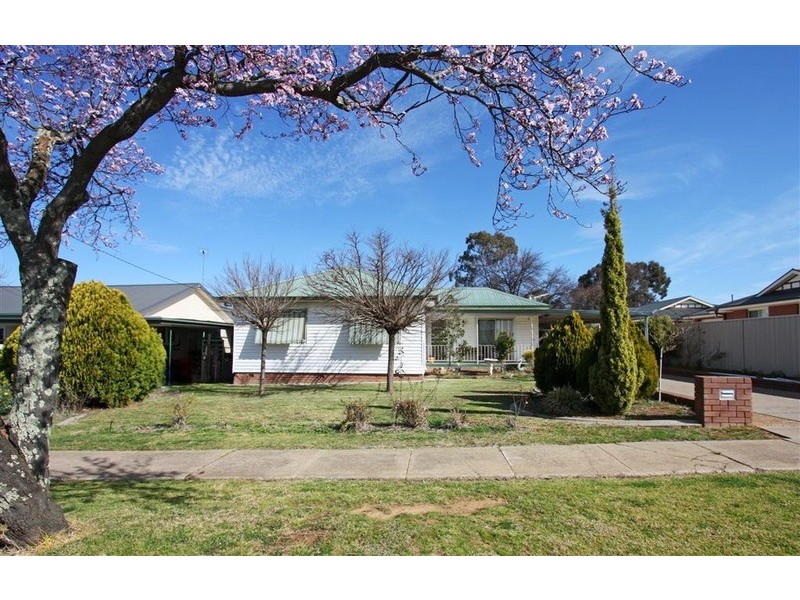4  The Boulevarde, Kooringal NSW 2650