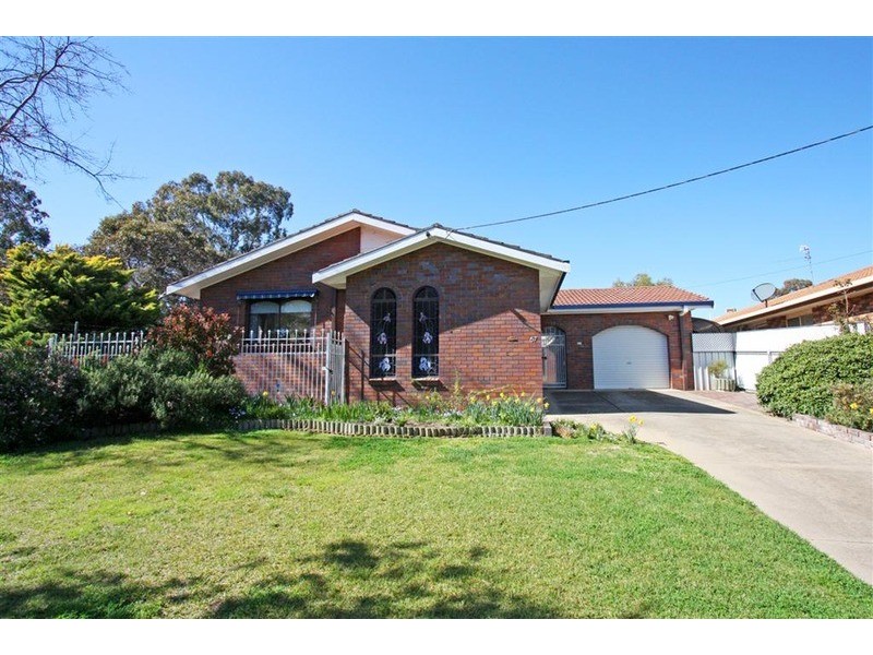 67 Truscott Drive, Ashmont NSW 2650