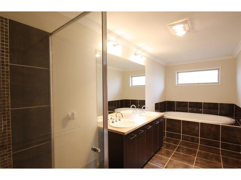 36 Brindabella  Drive, Tatton NSW 2650