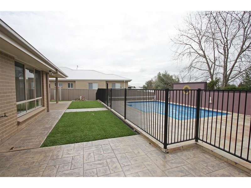 36 Brindabella  Drive, Tatton NSW 2650