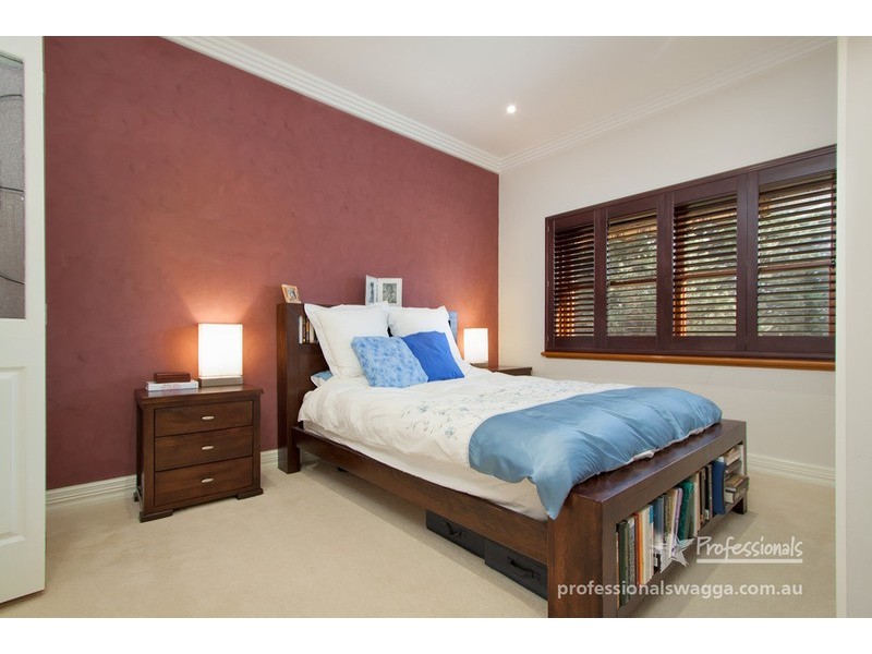 13 Mair Street, Turvey Park NSW 2650