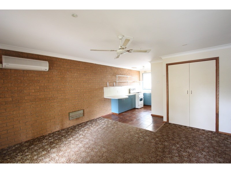 2/18 Magnolia Parade, Lake Albert NSW 2650