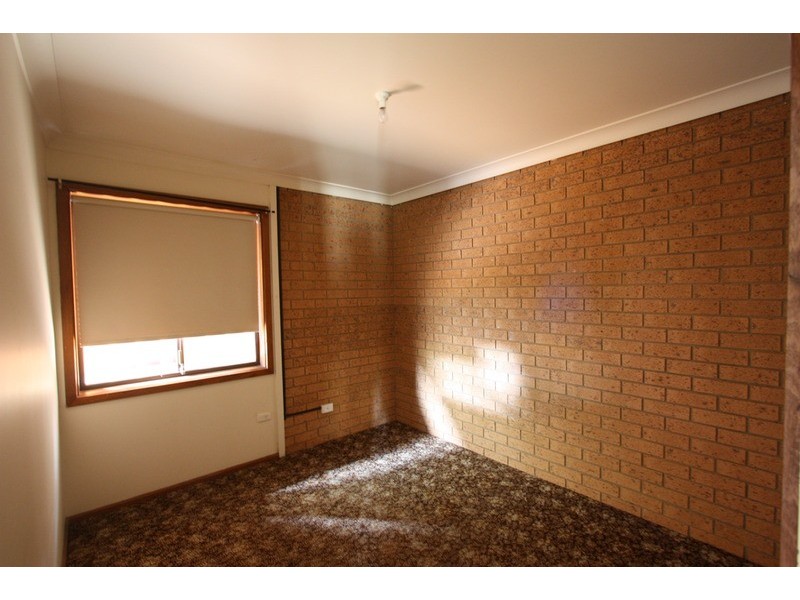 2/18 Magnolia Parade, Lake Albert NSW 2650