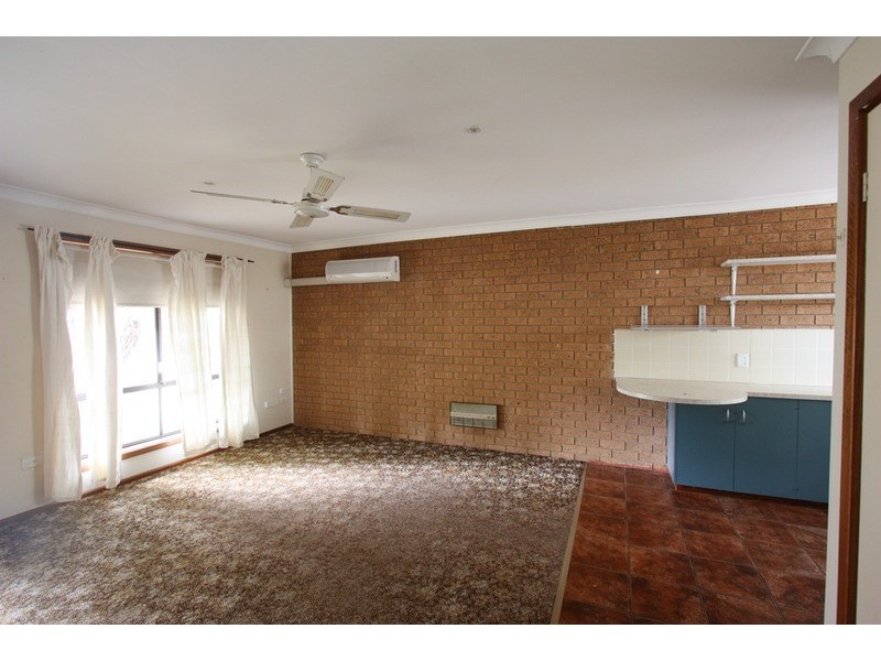 2/18 Magnolia Parade, Lake Albert NSW 2650