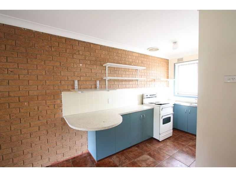 2/18 Magnolia Parade, Lake Albert NSW 2650