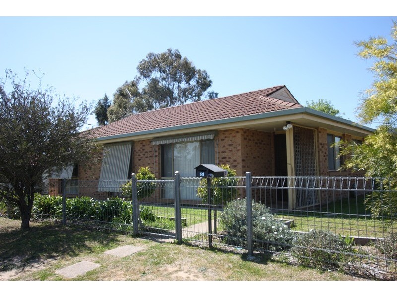 14 Lockett  Place, Tolland NSW 2650