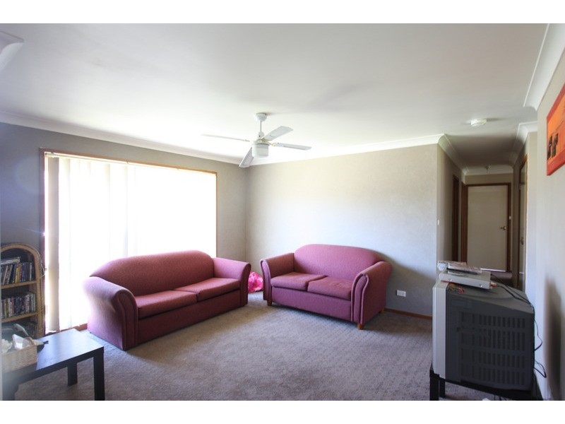 14 Lockett  Place, Tolland NSW 2650