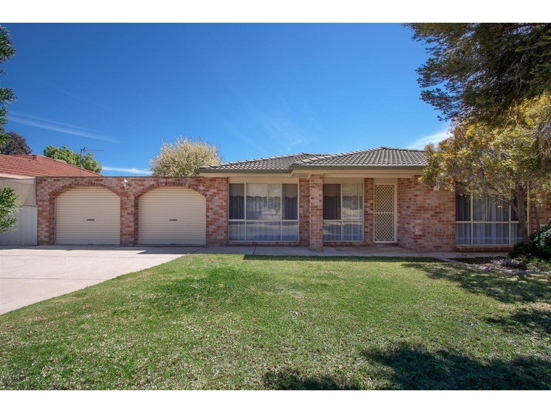 21 Balleroo Crescent, Glenfield Park NSW 2650