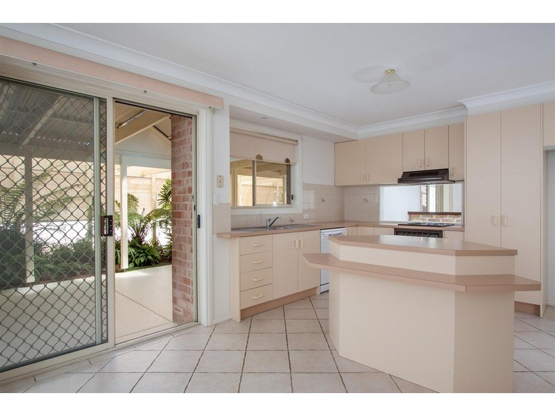 21 Balleroo Crescent, Glenfield Park NSW 2650