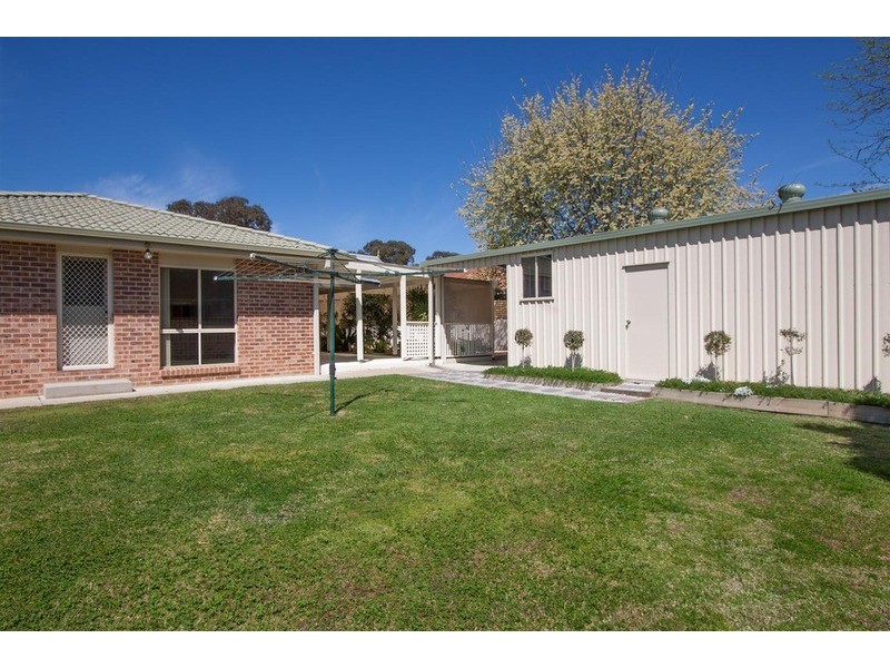 21 Balleroo Crescent, Glenfield Park NSW 2650