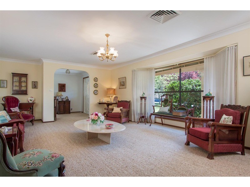 16 Henwood  Avenue, Kooringal NSW 2650