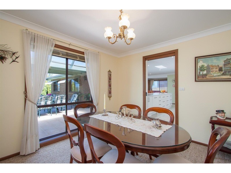 16 Henwood  Avenue, Kooringal NSW 2650