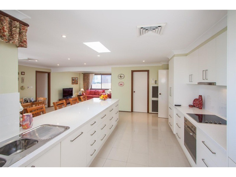 16 Henwood  Avenue, Kooringal NSW 2650