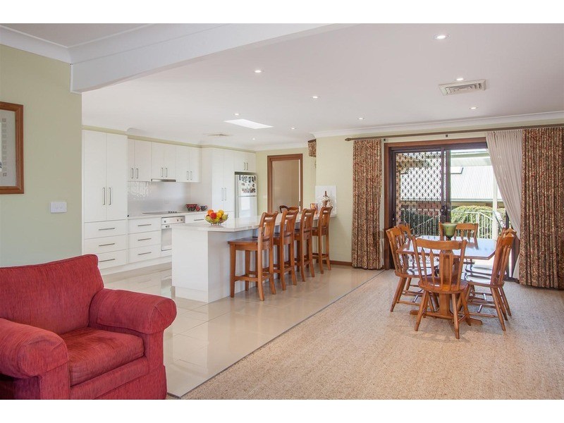 16 Henwood  Avenue, Kooringal NSW 2650