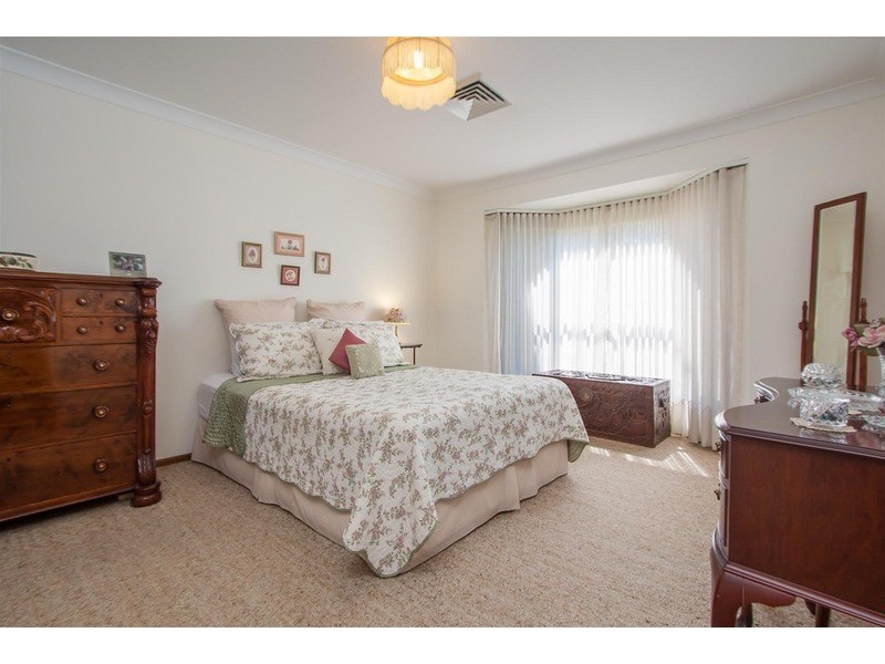 16 Henwood  Avenue, Kooringal NSW 2650