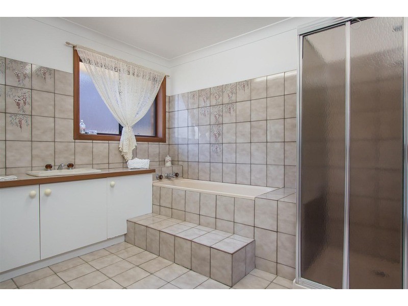 16 Henwood  Avenue, Kooringal NSW 2650