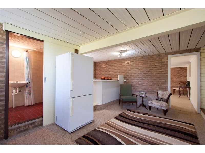 16 Henwood  Avenue, Kooringal NSW 2650