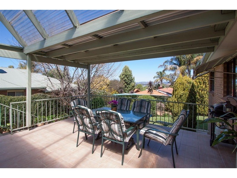 16 Henwood  Avenue, Kooringal NSW 2650