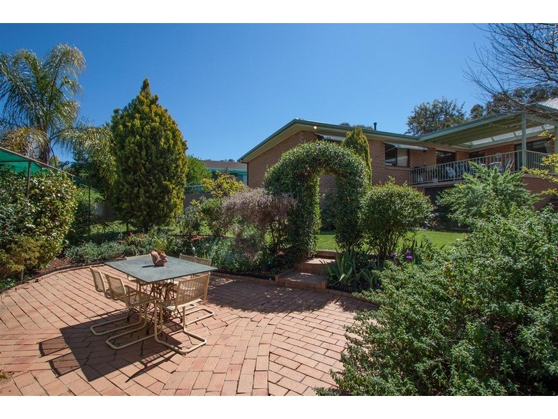 16 Henwood  Avenue, Kooringal NSW 2650