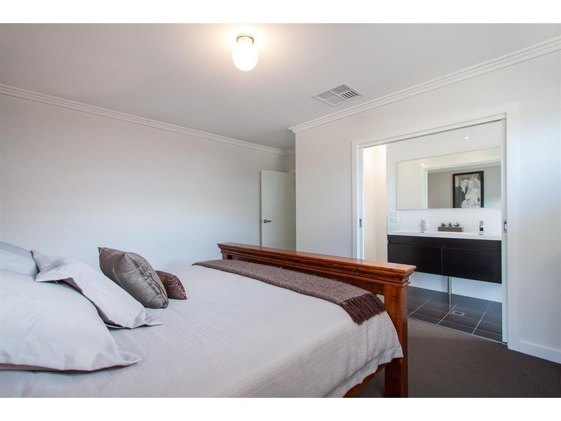42 Brindabella  Drive, Tatton NSW 2650