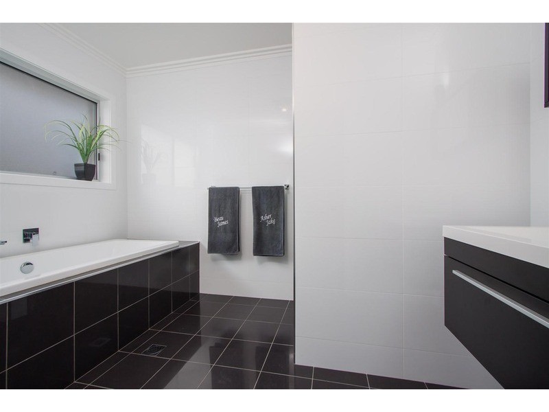 42 Brindabella  Drive, Tatton NSW 2650