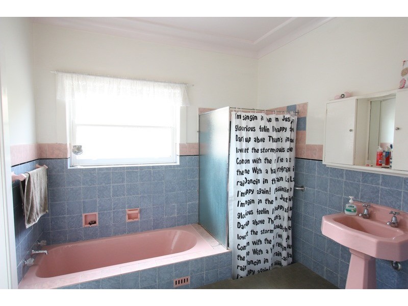23 Urana Street, Turvey Park NSW 2650