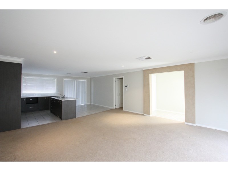 31 Woomera Place, Glenfield Park NSW 2650
