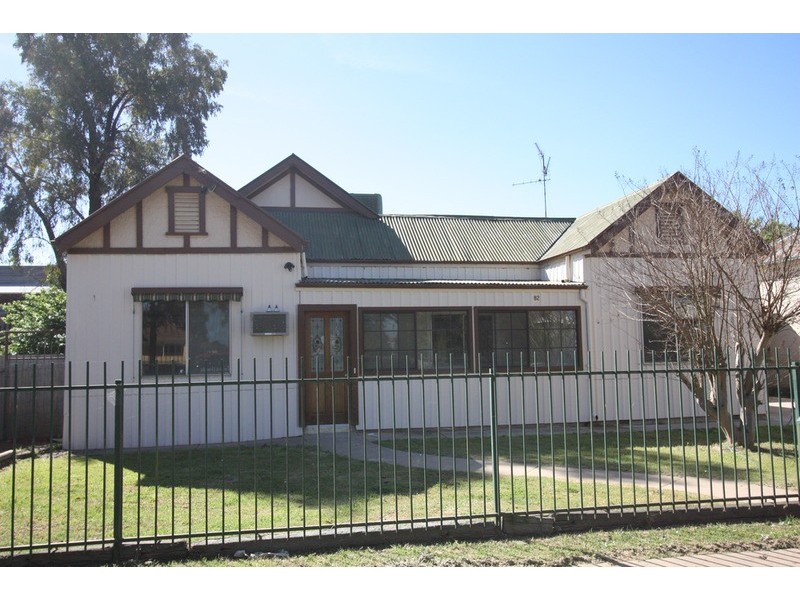 82 Hampden Avenue, North Wagga Wagga NSW 2650