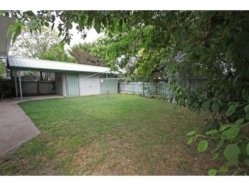 14 Raye Street, Tolland NSW 2650