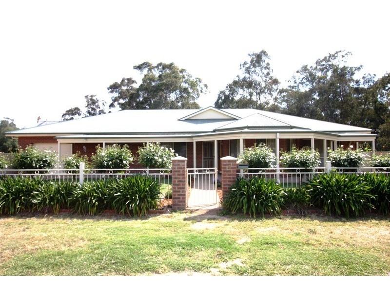 4 Burkes  Street, The Rock NSW 2655