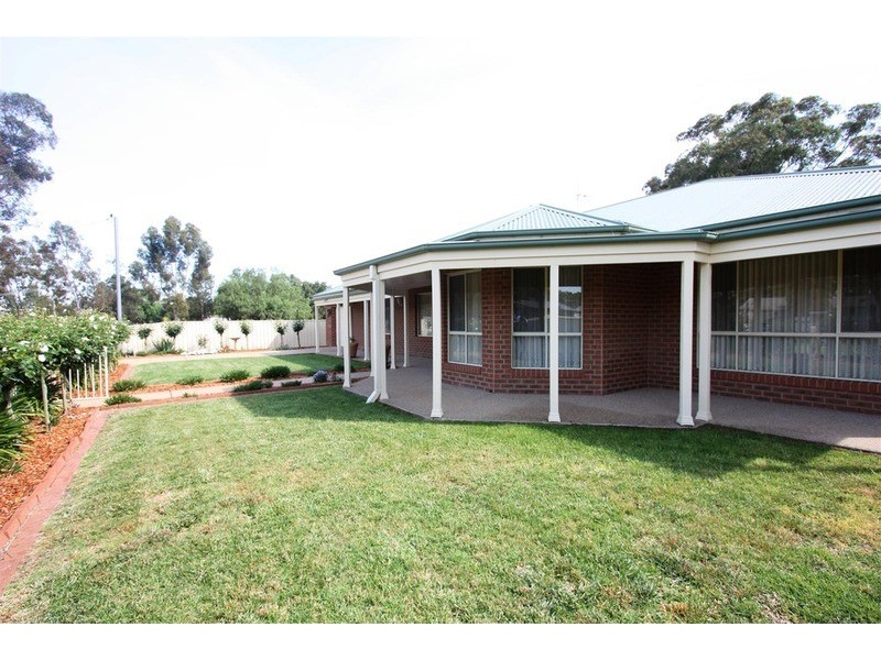 4 Burkes  Street, The Rock NSW 2655
