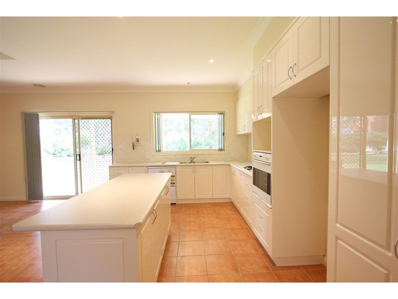 4 Burkes  Street, The Rock NSW 2655