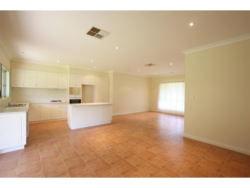 4 Burkes  Street, The Rock NSW 2655